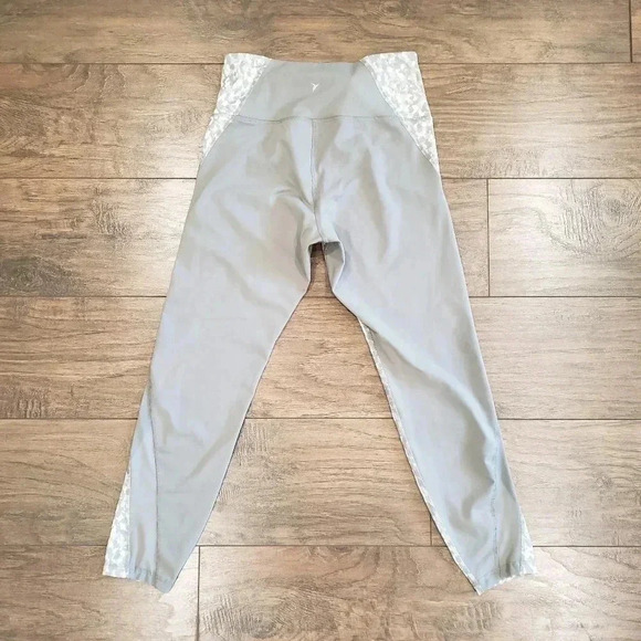Old Navy Active Wear Gray Camo Elevate Leggings Size Medium - Picture 8 of 8